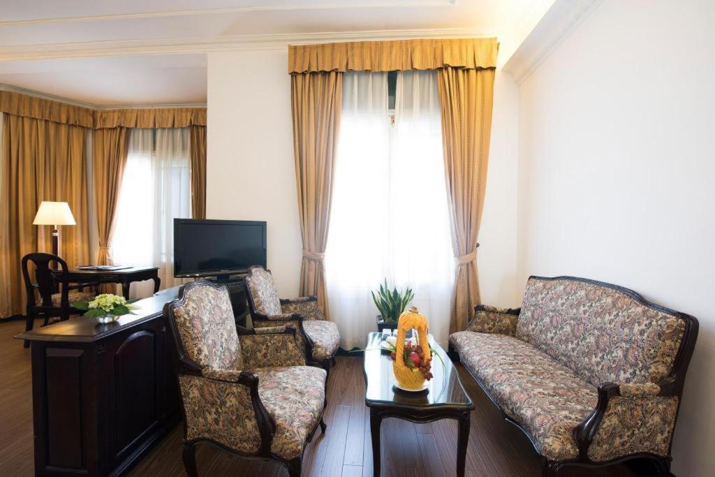 Hoa Binh Hotel Hanoi Exterior foto